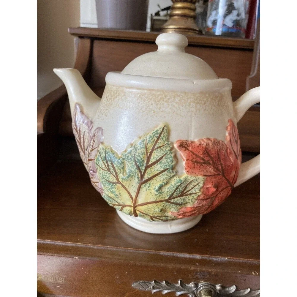 VINTAGE THE MAIN INGREDIENTS PANTRY WEAR TEAPOT W/ RAISED LEAVES